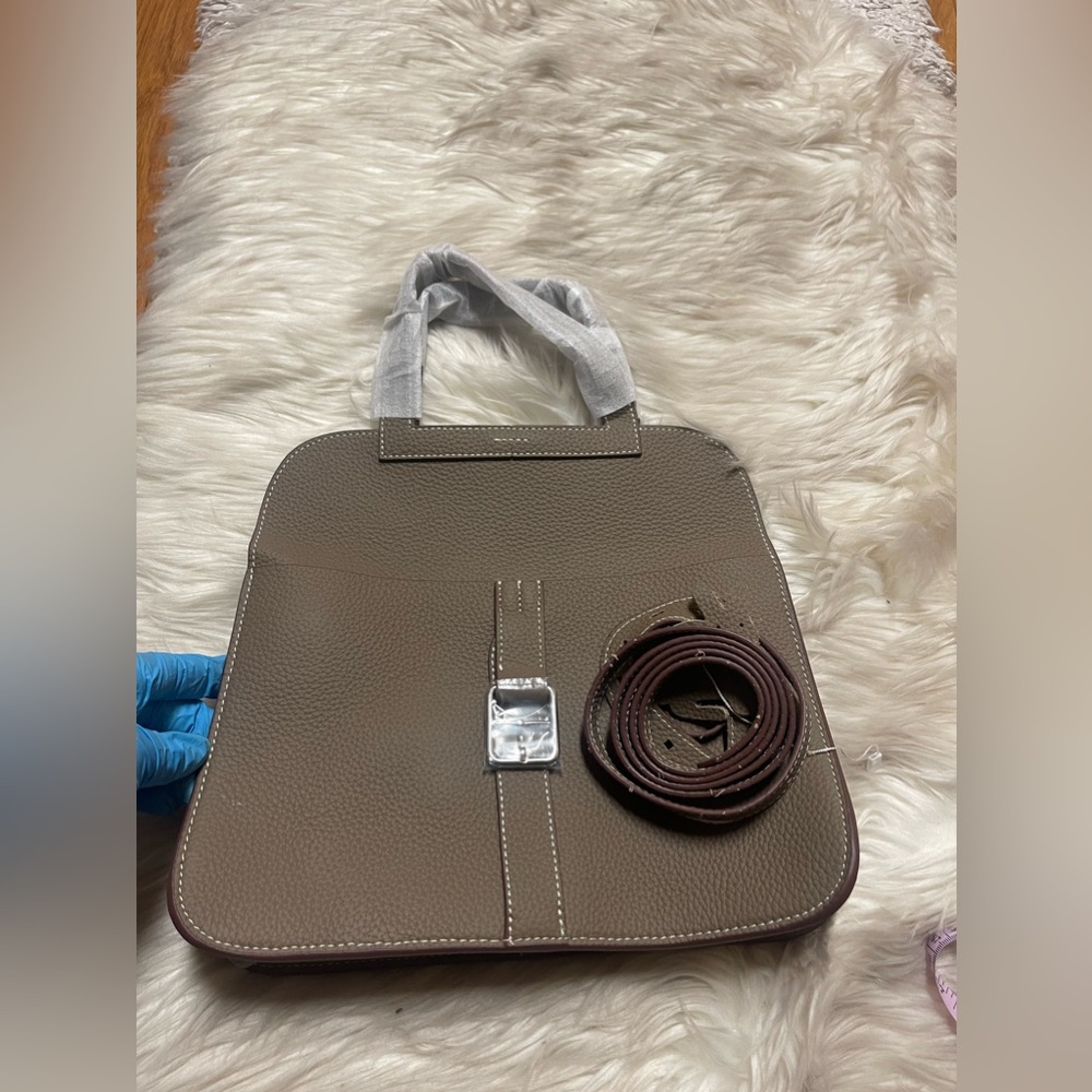 Etoupe Leather Hazlan style Crossbody Bag - Picture 9 of 16